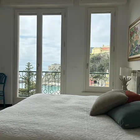 La Casa Di Gino In The Centre With Sea View *